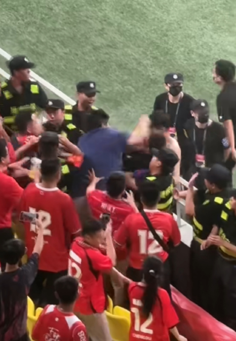 手上拿的应 手上拿的应